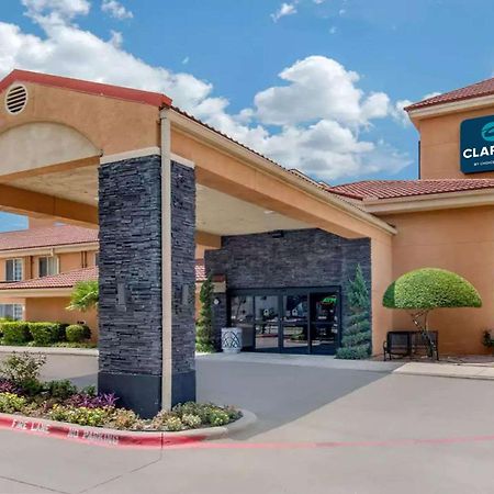 Clarion Inn & Suites Dfw North Ирвинг Экстерьер фото
