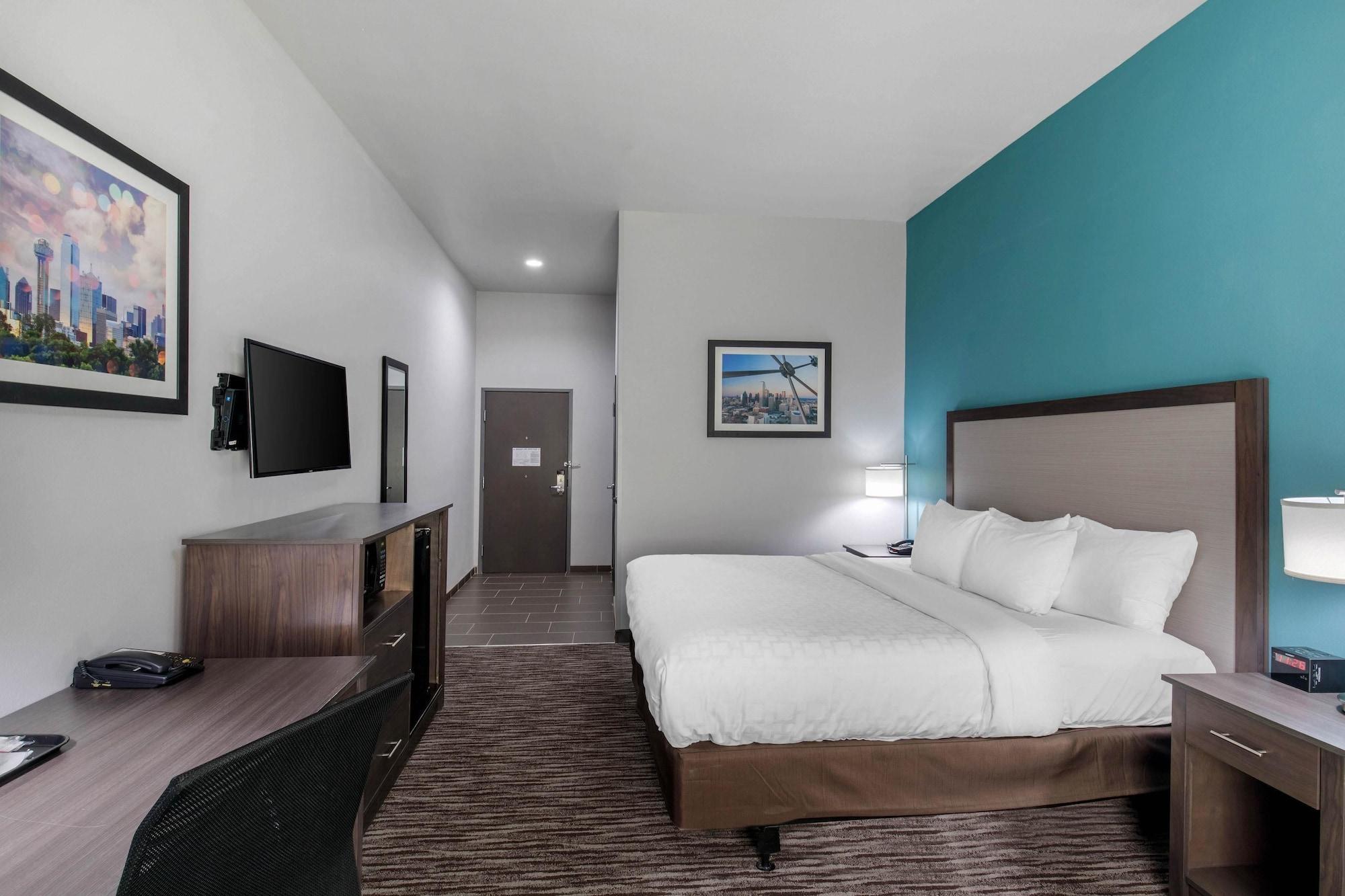 Clarion Inn & Suites Dfw North Ирвинг Экстерьер фото
