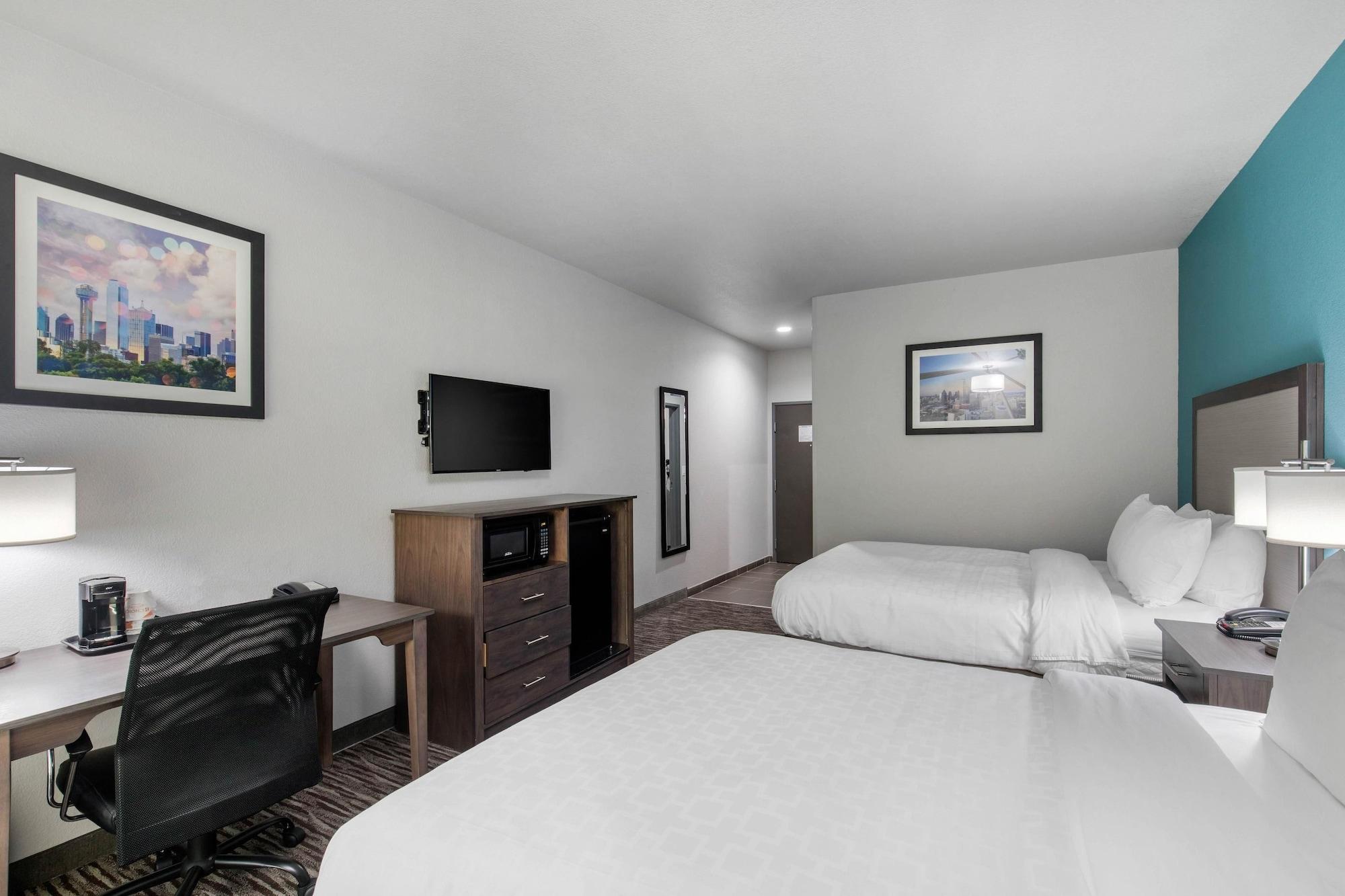 Clarion Inn & Suites Dfw North Ирвинг Экстерьер фото