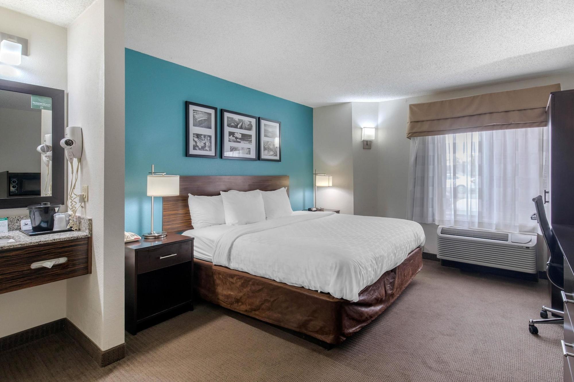 Clarion Inn & Suites Dfw North Ирвинг Экстерьер фото
