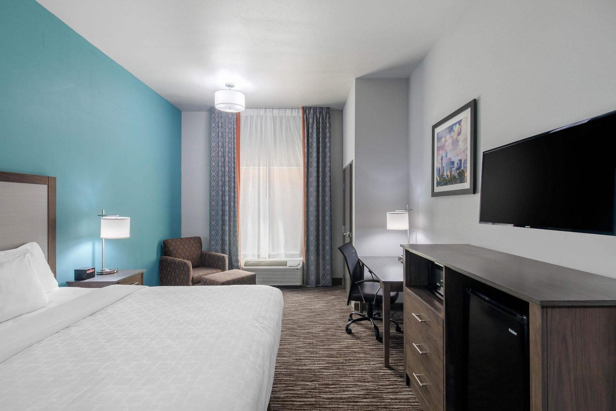 Clarion Inn & Suites Dfw North Ирвинг Экстерьер фото