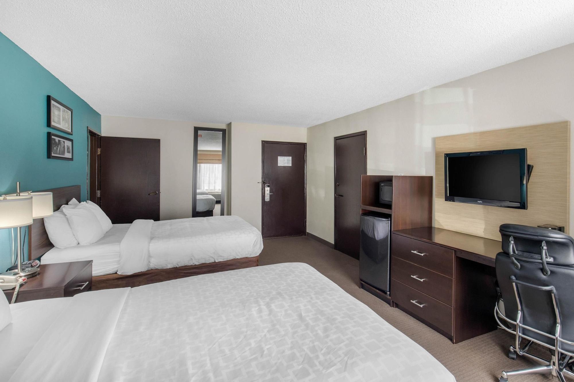 Clarion Inn & Suites Dfw North Ирвинг Экстерьер фото