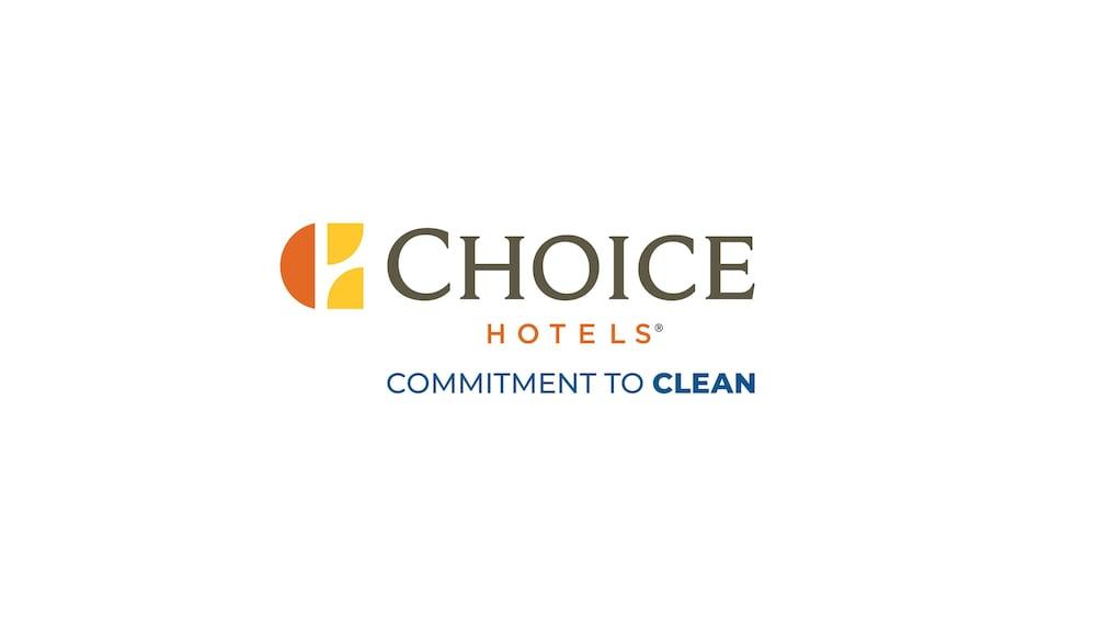Clarion Inn & Suites Dfw North Ирвинг Экстерьер фото