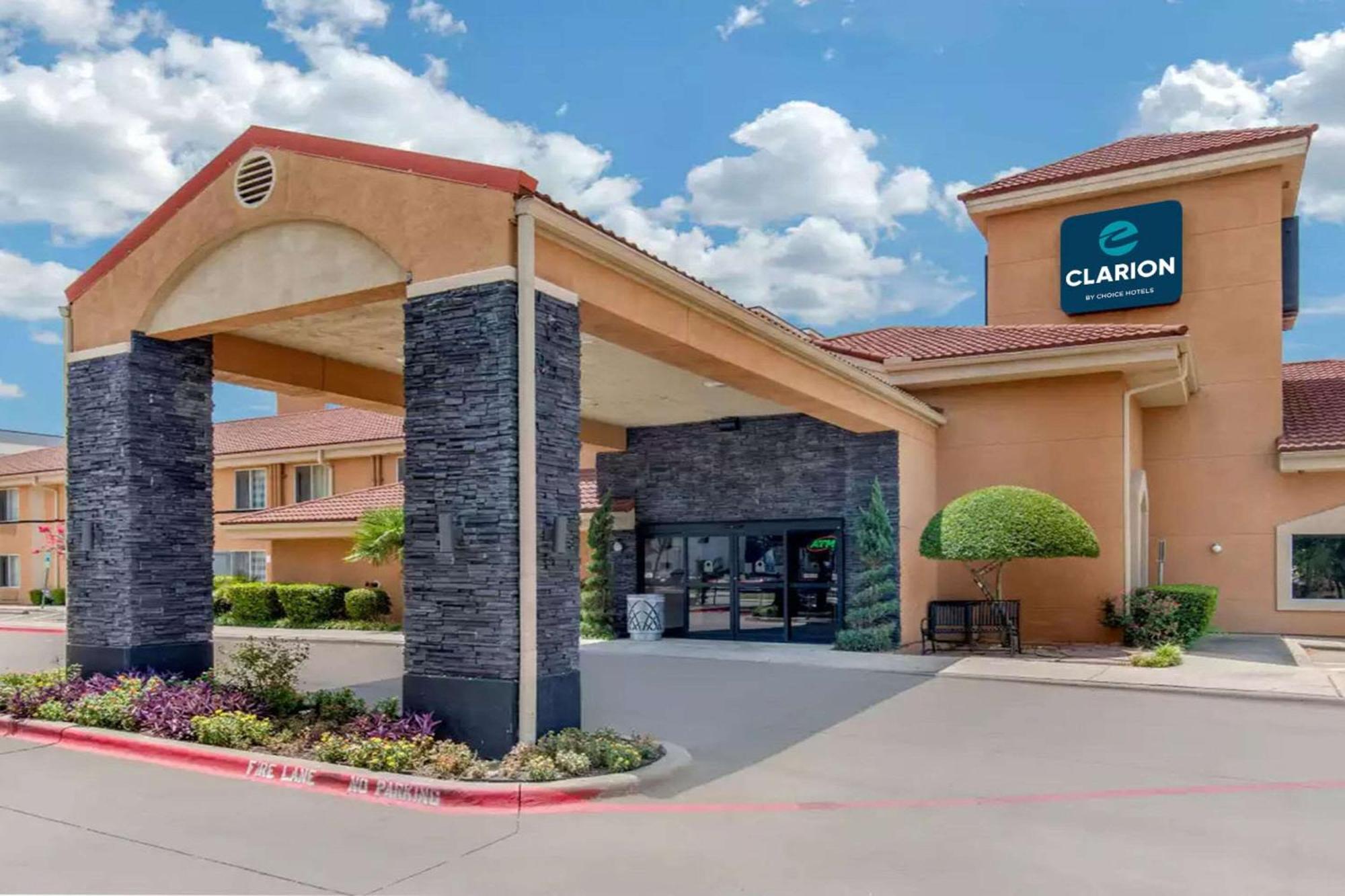 Clarion Inn & Suites Dfw North Ирвинг Экстерьер фото