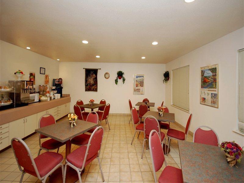 Clarion Inn & Suites Dfw North Ирвинг Экстерьер фото