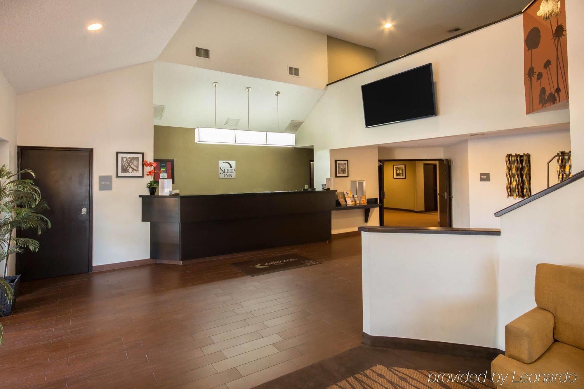 Clarion Inn & Suites Dfw North Ирвинг Экстерьер фото