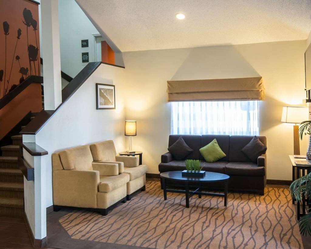 Clarion Inn & Suites Dfw North Ирвинг Интерьер фото