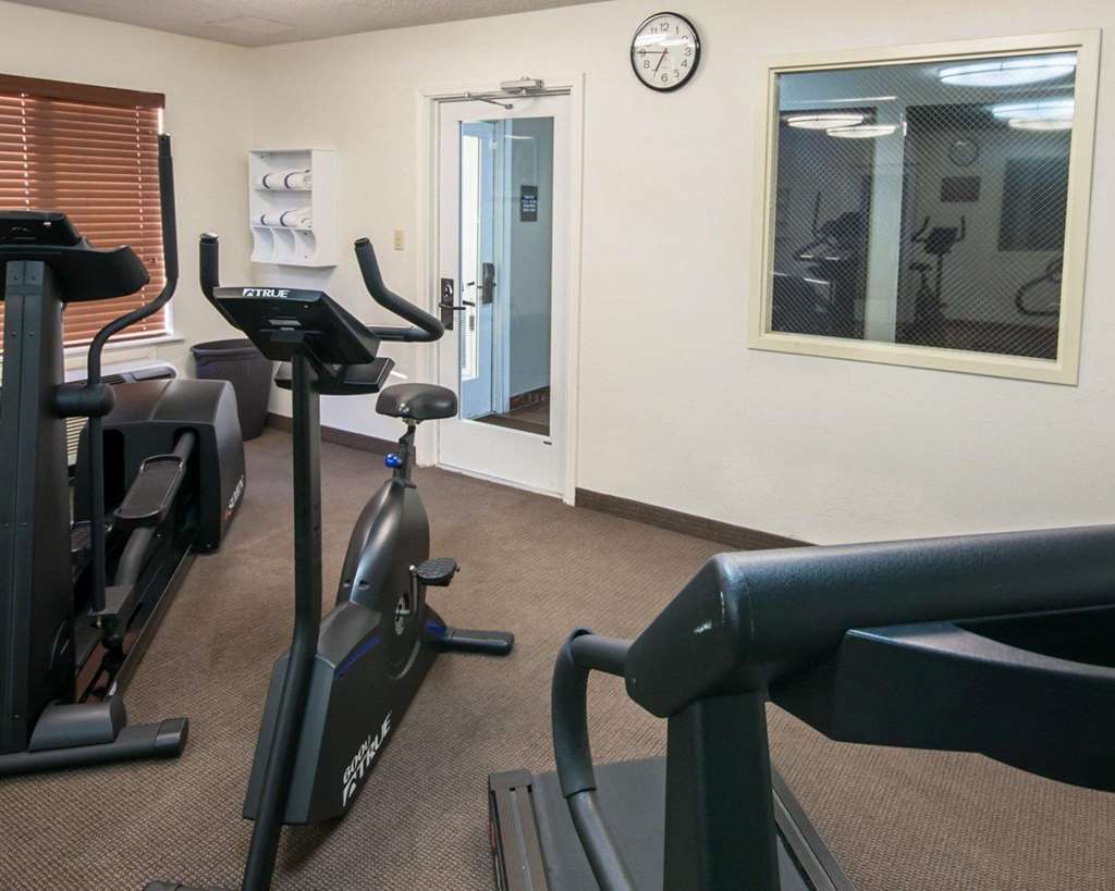 Clarion Inn & Suites Dfw North Ирвинг Экстерьер фото