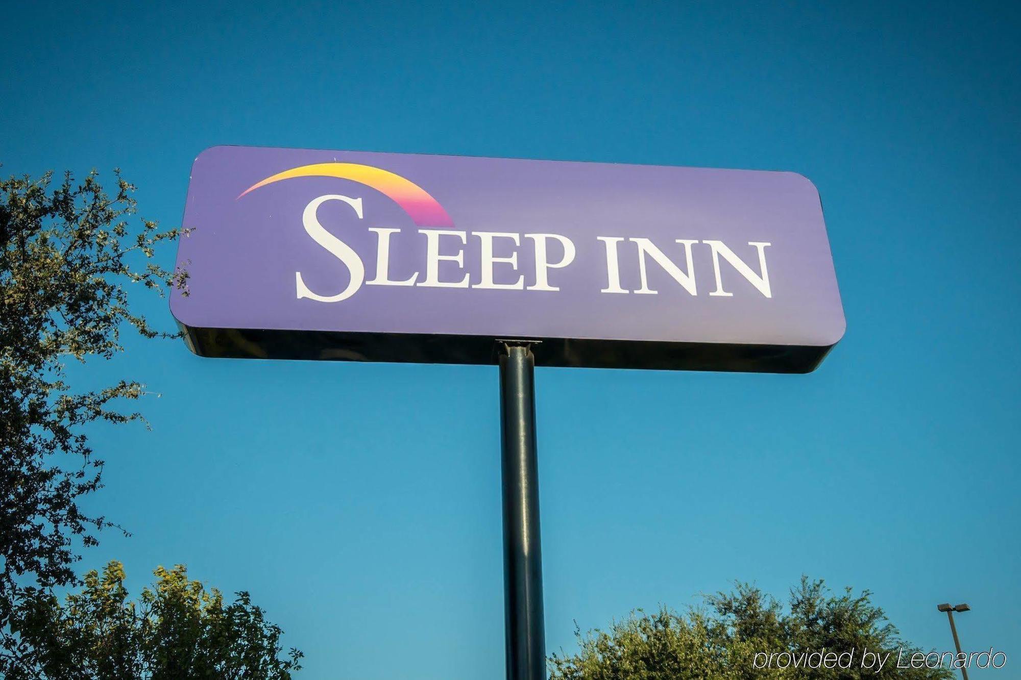 Clarion Inn & Suites Dfw North Ирвинг Экстерьер фото