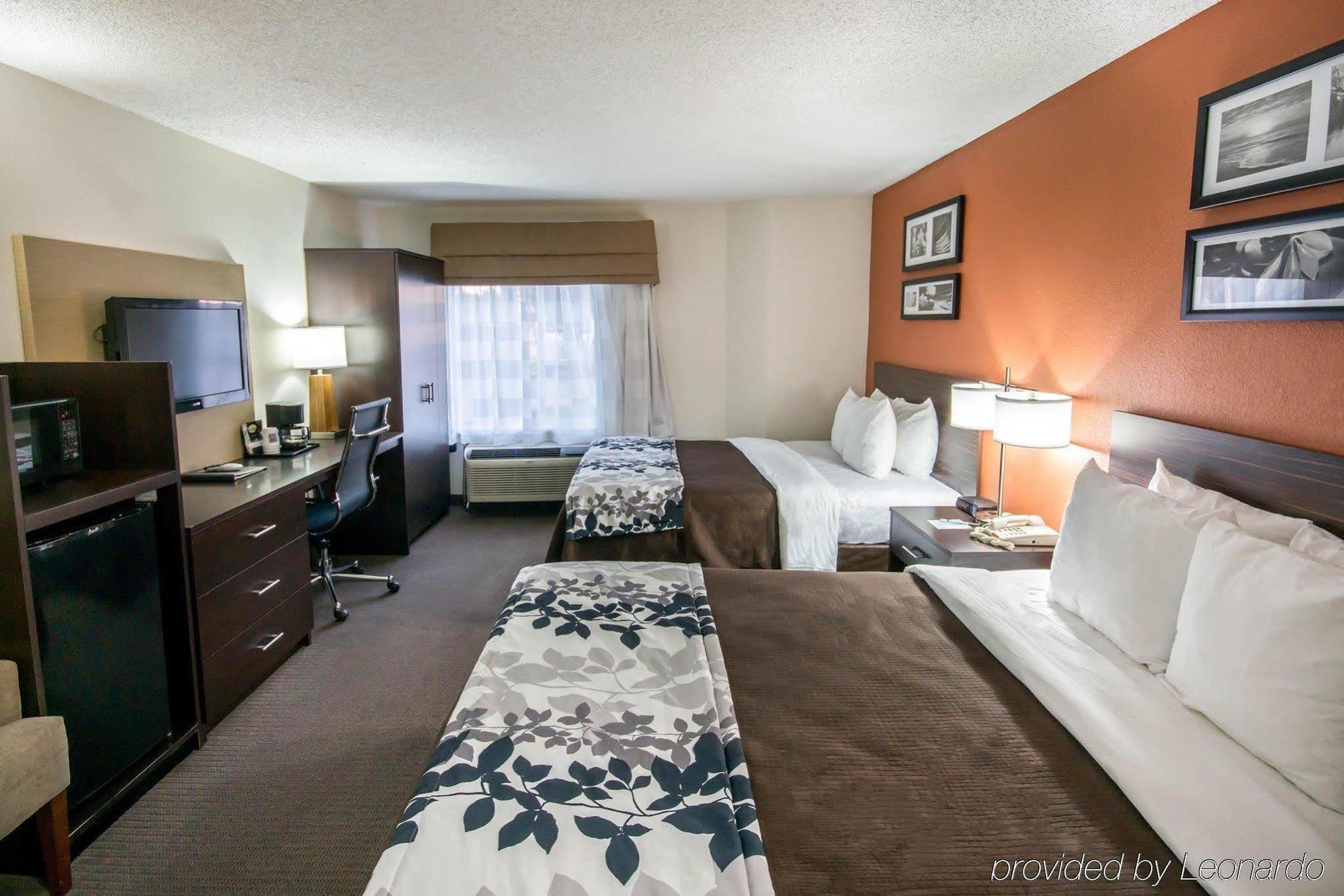 Clarion Inn & Suites Dfw North Ирвинг Экстерьер фото