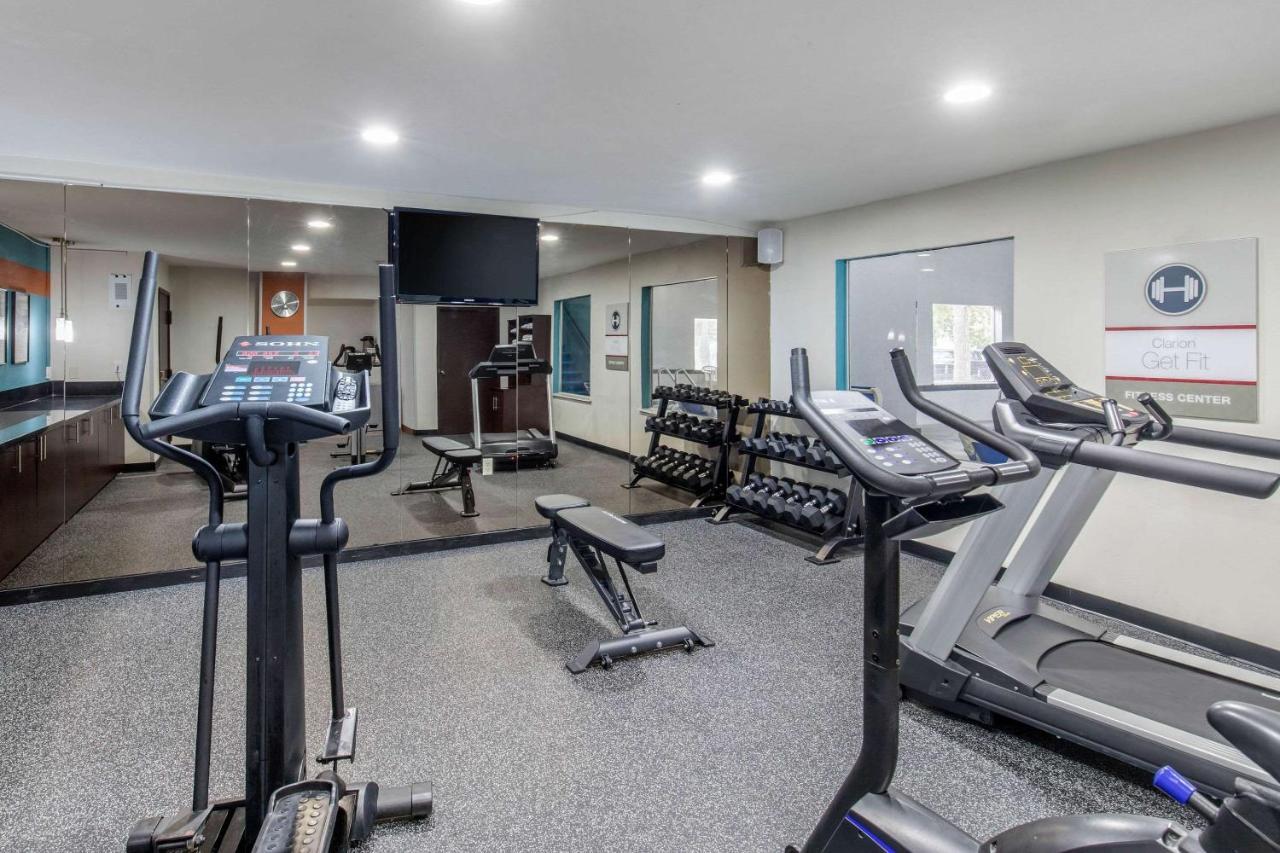 Clarion Inn & Suites Dfw North Ирвинг Экстерьер фото