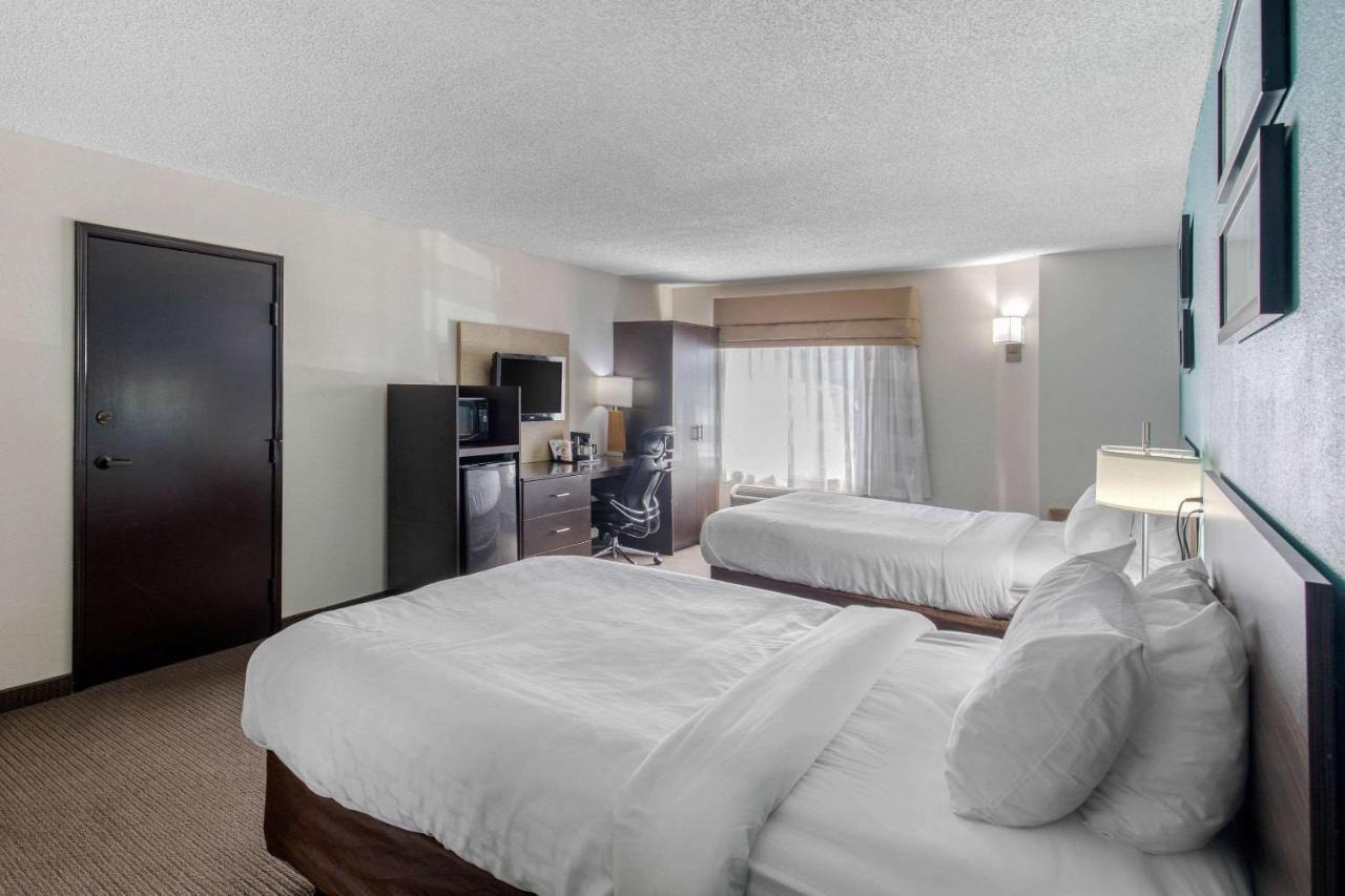Clarion Inn & Suites Dfw North Ирвинг Экстерьер фото