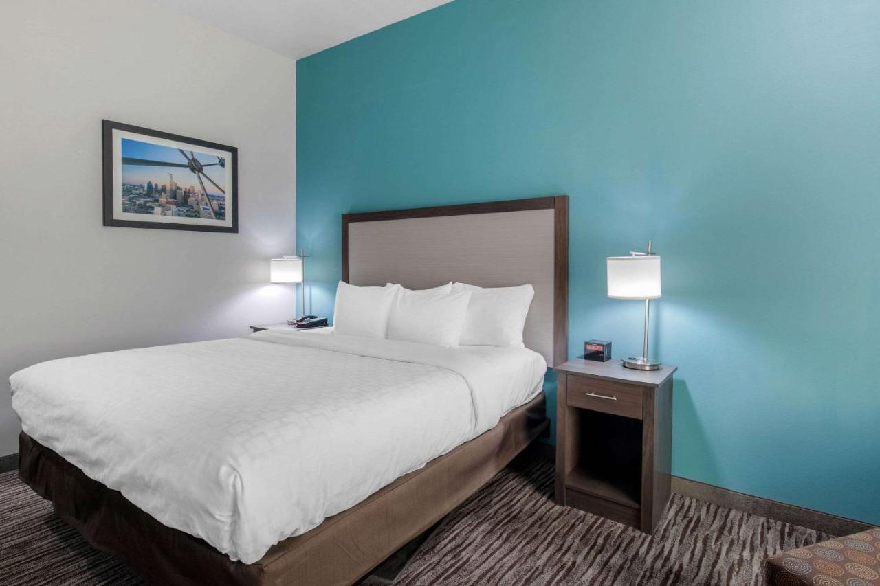 Clarion Inn & Suites Dfw North Ирвинг Экстерьер фото