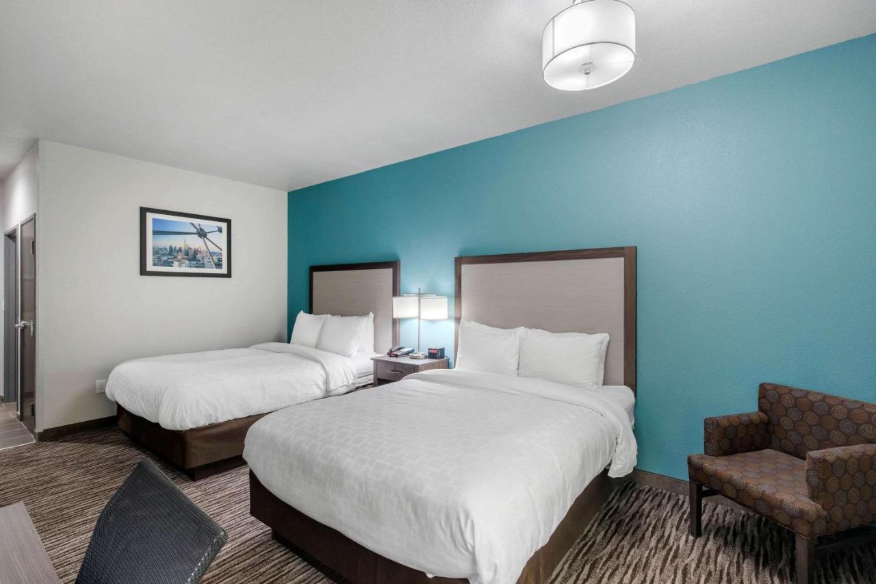 Clarion Inn & Suites Dfw North Ирвинг Экстерьер фото