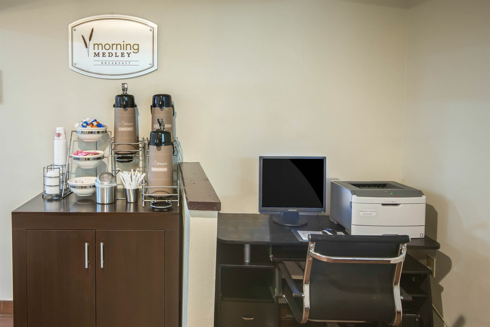 Clarion Inn & Suites Dfw North Ирвинг Экстерьер фото