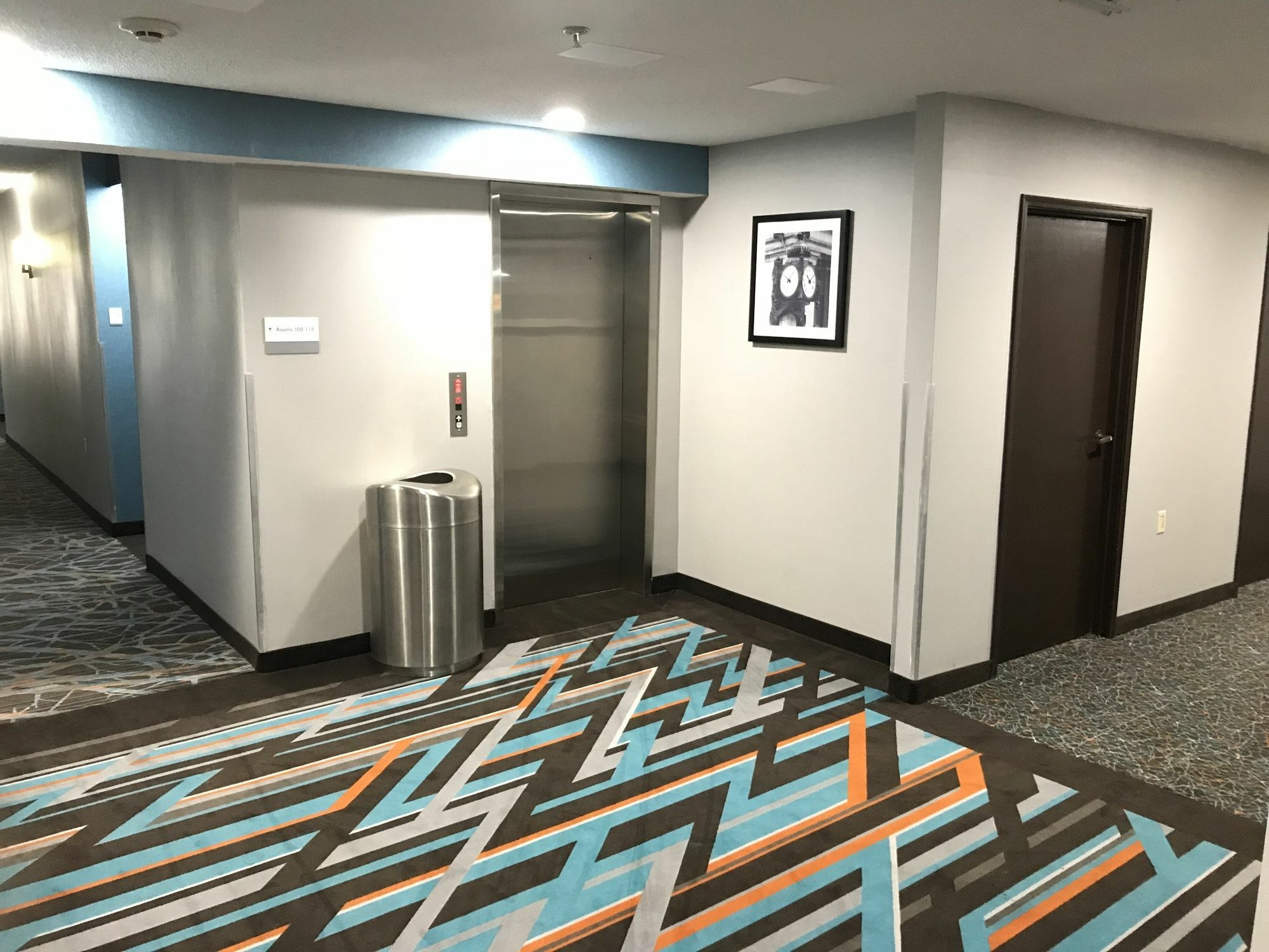 Clarion Inn & Suites Dfw North Ирвинг Экстерьер фото
