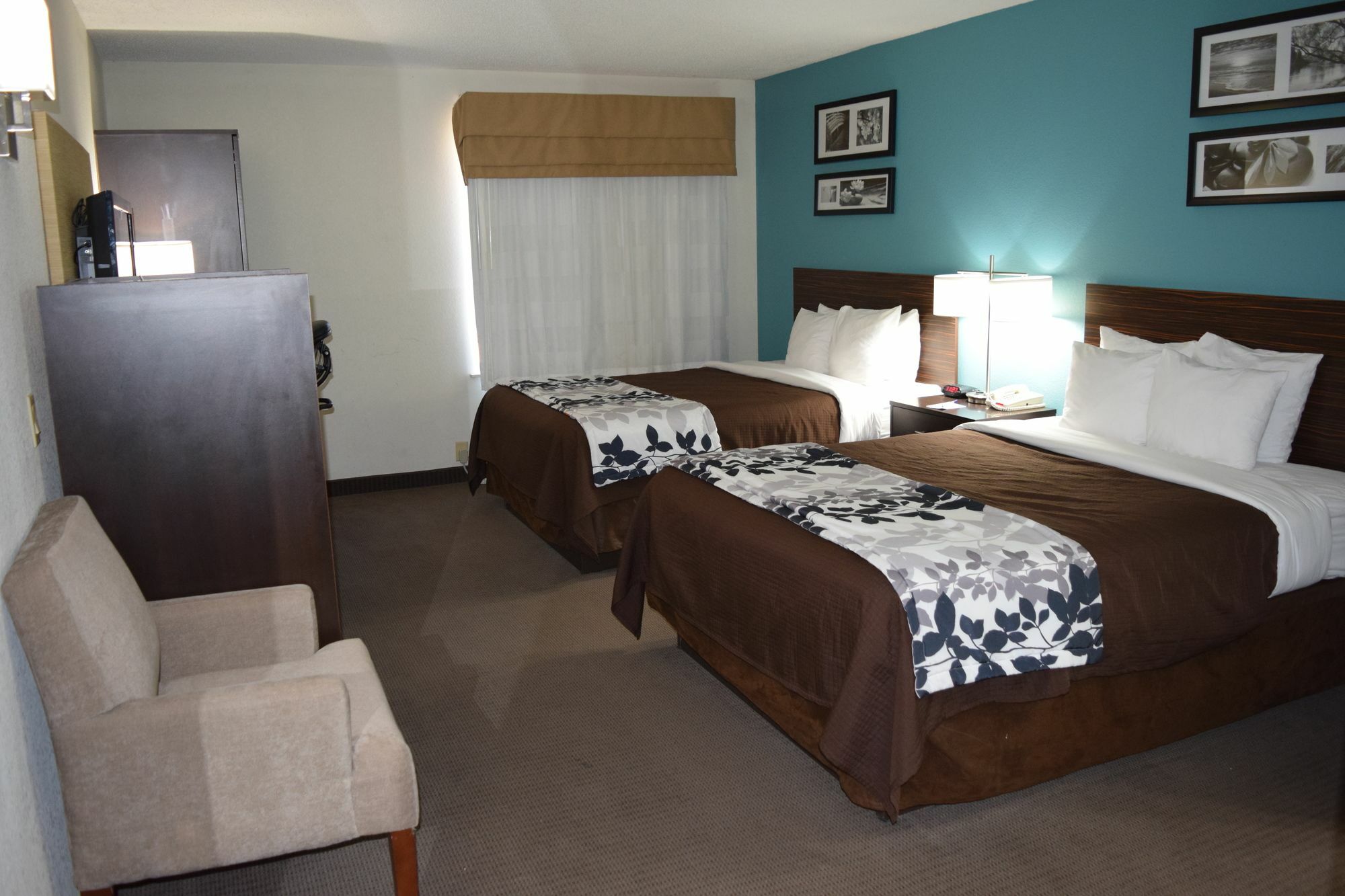 Clarion Inn & Suites Dfw North Ирвинг Экстерьер фото